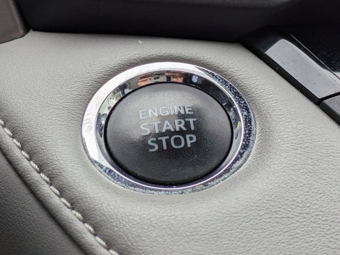 Used 2018 Toyota RAV4 Limited FWD image 30