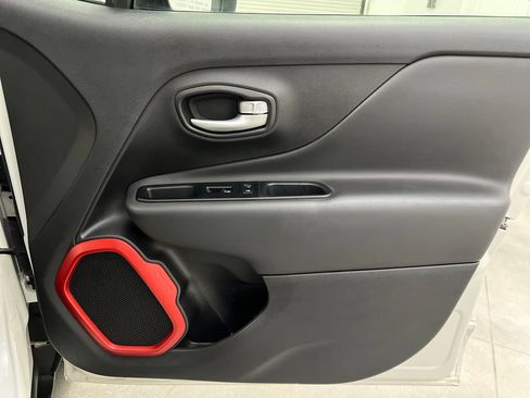 Used 2023 Jeep Renegade Trailhawk AWD/4WD image 30