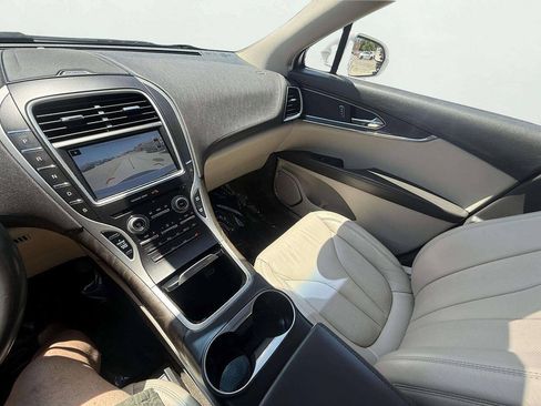 Used 2017 Lincoln MKX Select w/ Lincoln MKX Climate Package AWD/4WD image 19