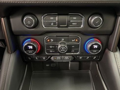 Used 2021 Chevrolet Tahoe High Country w/ Premium Package image 23