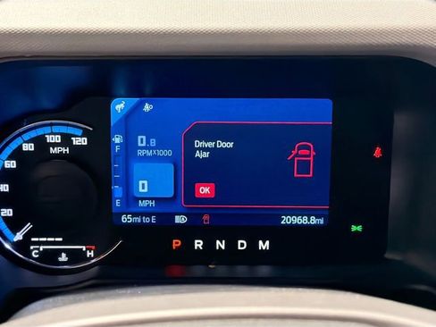 Used 2023 Ford Bronco Badlands image 11