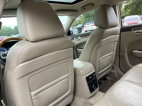 Used 2014 Chrysler 300 C AWD/4WD image 19