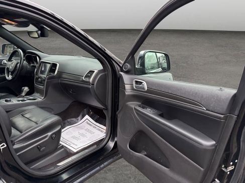 Used 2018 Jeep Grand Cherokee Limited w/ Luxury Group II image 17