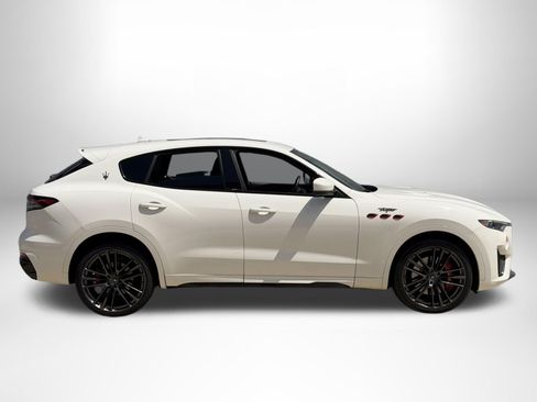 Used 2022 Maserati Levante Trofeo AWD/4WD image 7