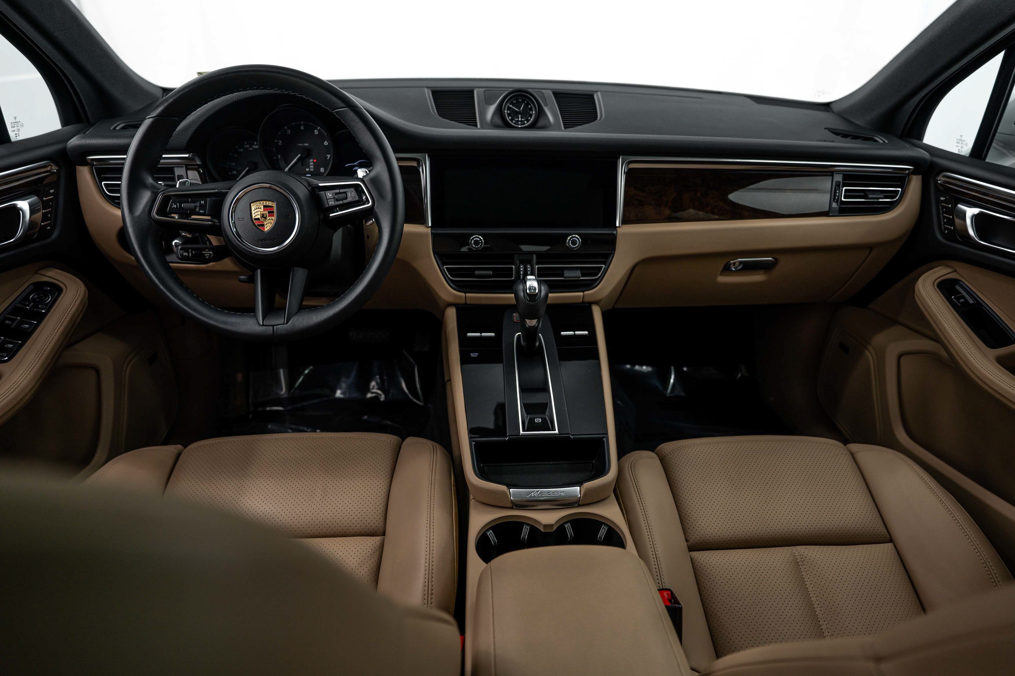 Certified 2023 Porsche Macan AWD/4WD image 23