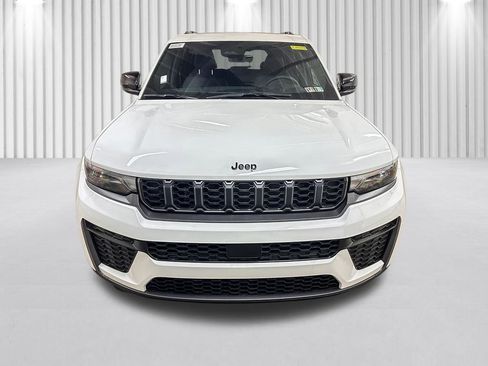 New 2026 Jeep Grand Cherokee Altitude AWD/4WD image 11