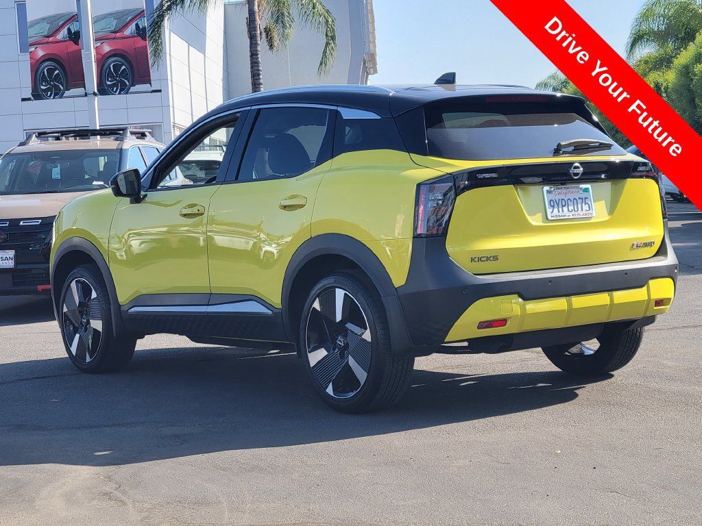 Used 2025 Nissan Kicks SR AWD/4WD image 3