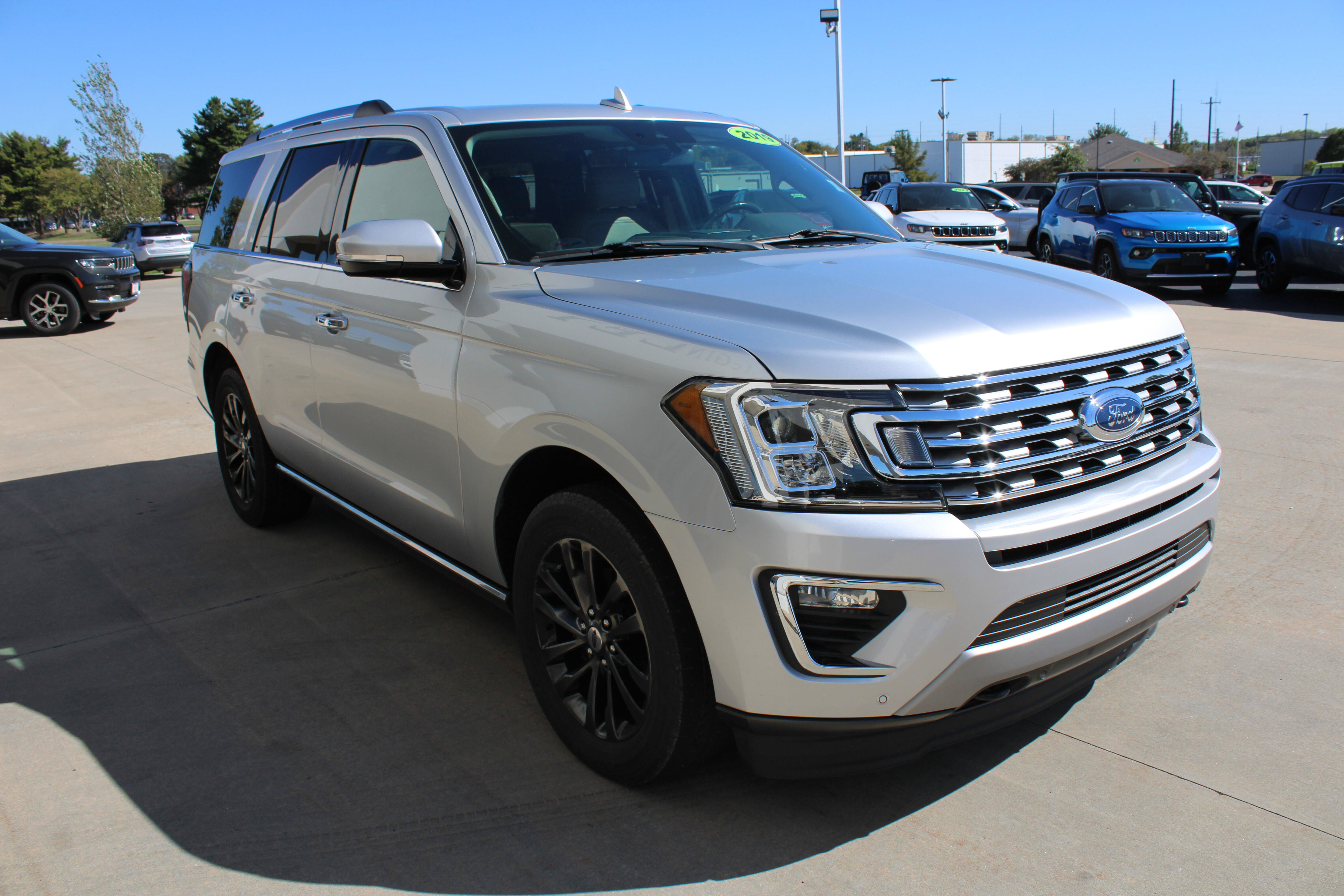 Used 2019 Ford Expedition Limited w/ Equipment Group 301A AWD/4WD image 5