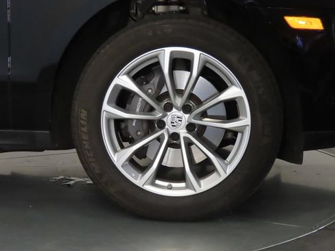 Certified 2026 Porsche Macan AWD/4WD image 11