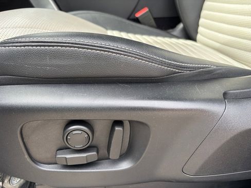 Used 2023 Land Rover Discovery S R-Dynamic image 20