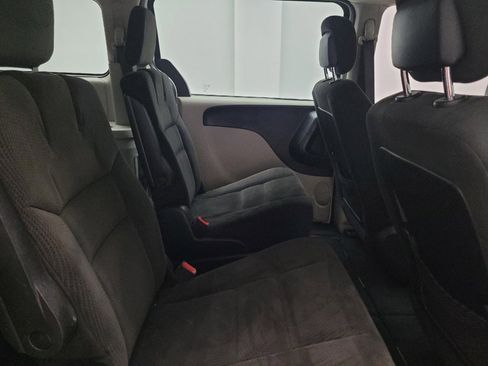 Used 2016 Dodge Grand Caravan American Value Package image 19