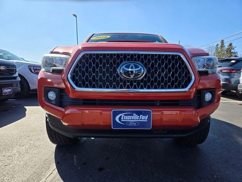 Used 2018 Toyota Tacoma TRD Sport image 38