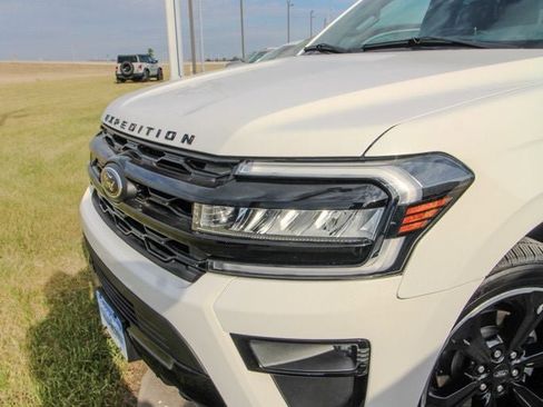 Used 2023 Ford Expedition Max Limited image 7