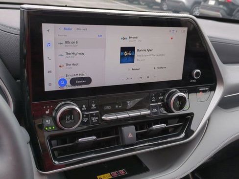 Used 2025 Toyota Highlander Platinum image 12