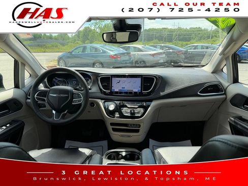 Used 2024 Chrysler Pacifica Touring-L FWD image 17