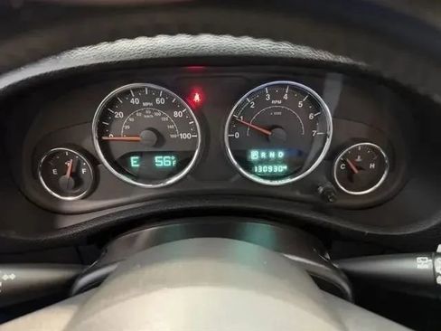 Used 2015 Jeep Wrangler Unlimited Sahara AWD/4WD image 28