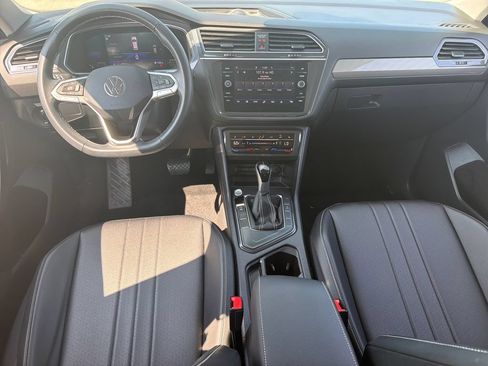 Certified 2023 Volkswagen Tiguan SE FWD image 19