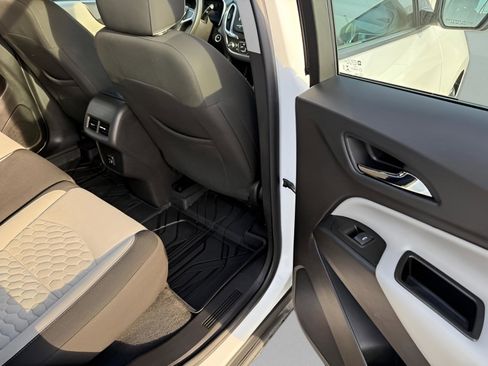 Used 2020 Chevrolet Equinox LS w/ LPO, Floor Liner Package image 10