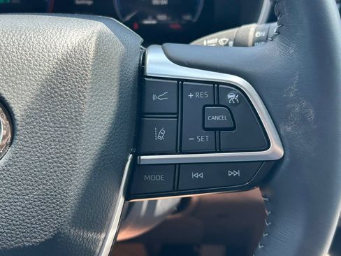 Used 2025 Toyota Highlander XSE AWD/4WD image 40