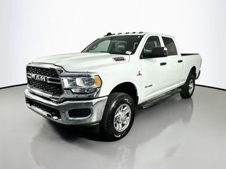 Used 2022 RAM 2500 Tradesman w/ Chrome Appearance Group AWD/4WD video 3