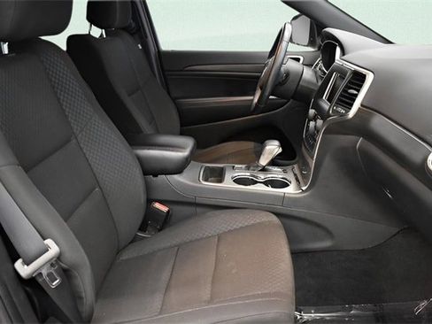 Used 2018 Jeep Grand Cherokee Laredo image 21