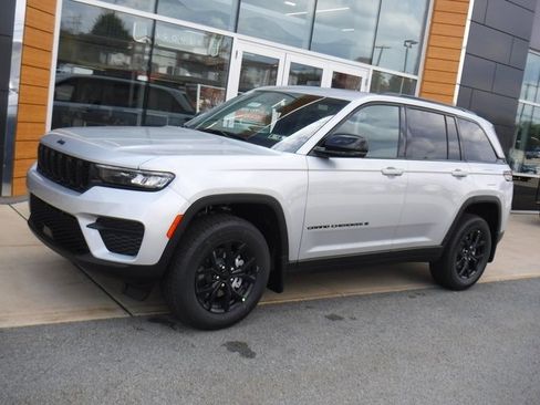 New 2025 Jeep Grand Cherokee Altitude image 1