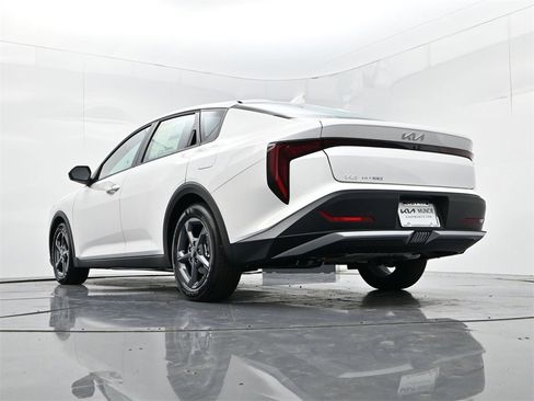 New 2025 Kia K4 LXS image 35
