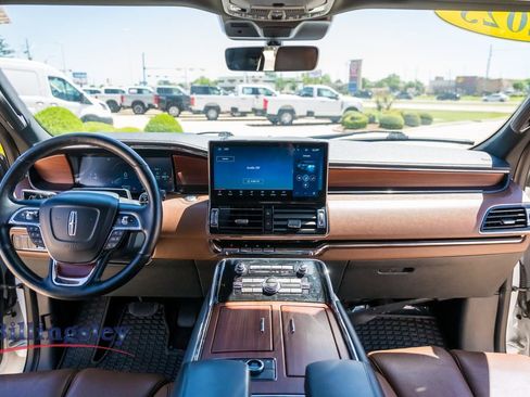 Used 2023 Lincoln Navigator L Reserve AWD/4WD image 13