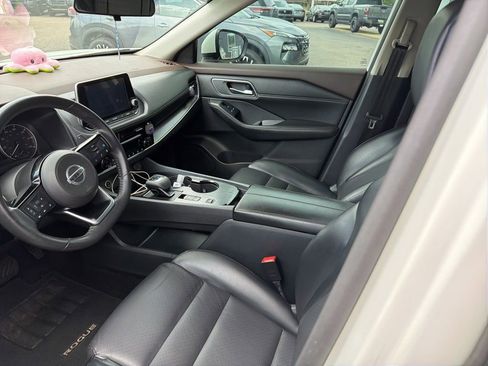 Used 2021 Nissan Rogue SV w/ Premium Package FWD image 8