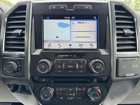 Used 2017 Ford F250 XLT w/ XLT Premium Package AWD/4WD image 21
