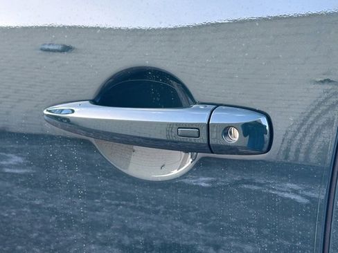 Certified 2025 Nissan Pathfinder SL w/ SL Premium Package image 11