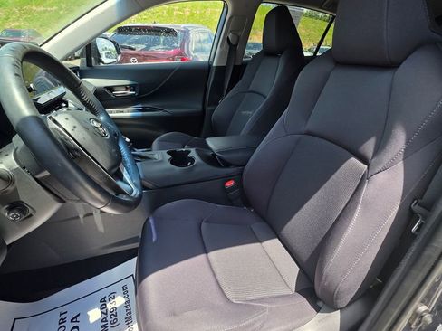Used 2023 Toyota Venza LE AWD/4WD image 13