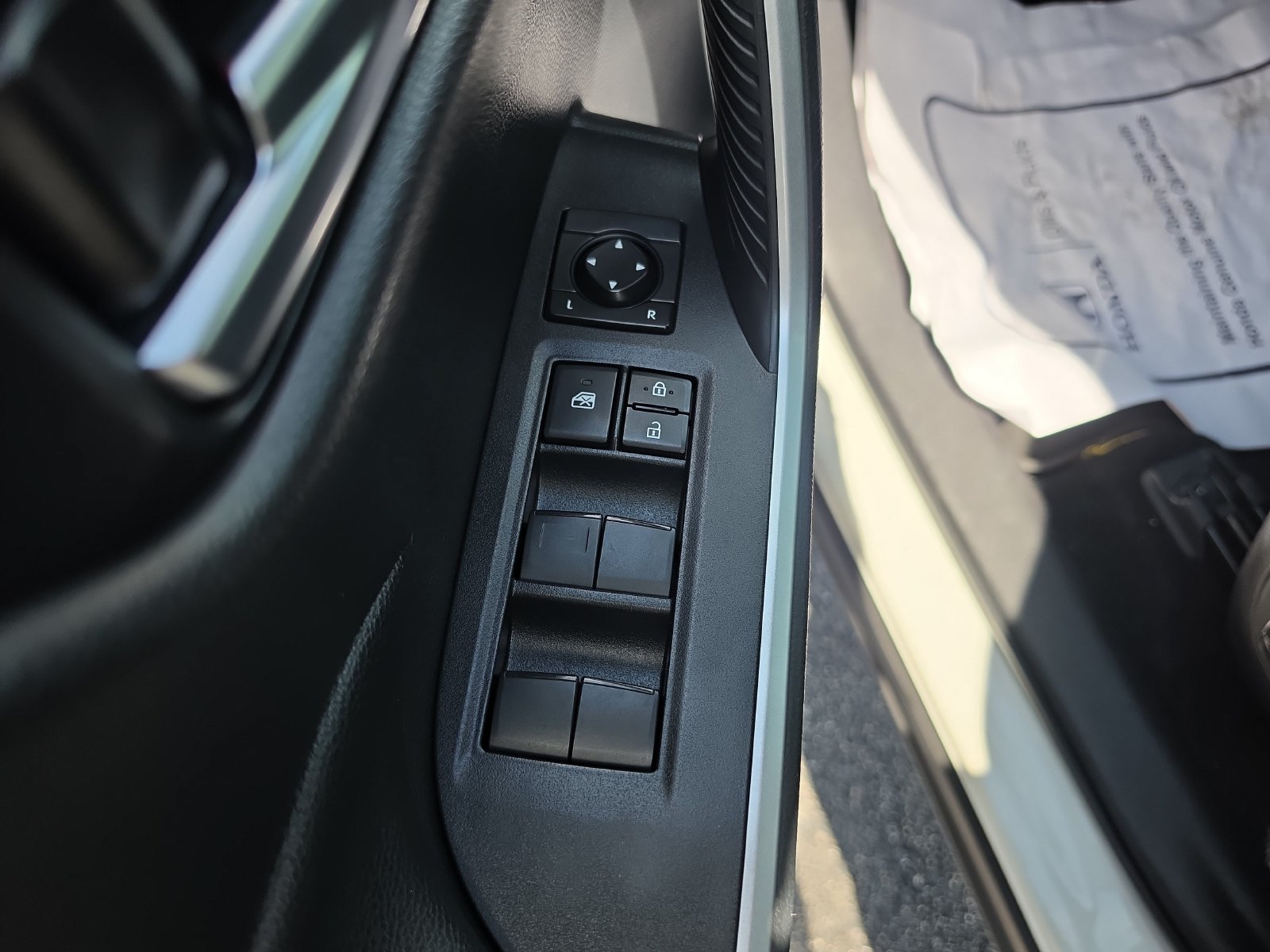 Used 2019 Toyota RAV4 XLE w/ Convenience Package AWD/4WD image 14