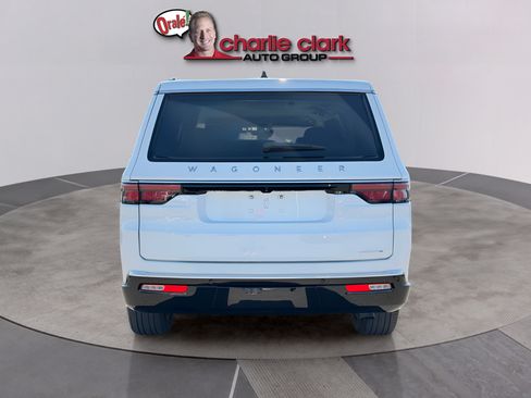 Used 2024 Jeep Wagoneer L Series II RWD image 5