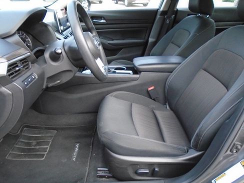 Used 2024 Nissan Altima 2.5 SV FWD image 9