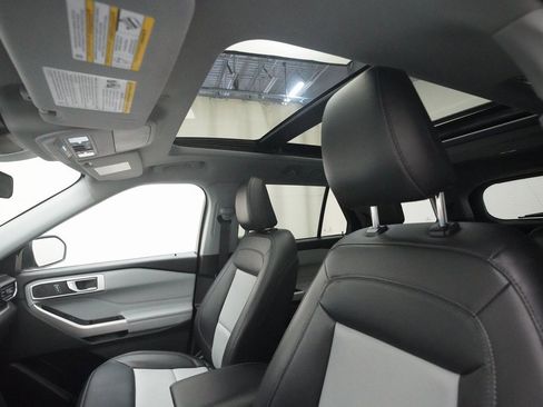 Used 2022 Ford Explorer XLT w/ Equipment Group 202A image 32