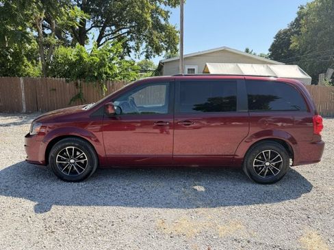 Used 2018 Dodge Grand Caravan GT FWD image 2