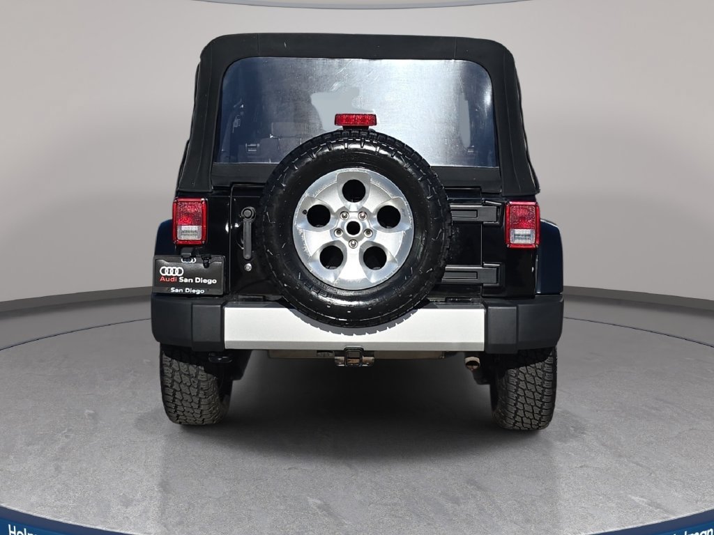 Used 2015 Jeep Wrangler Unlimited Sahara w/ Connectivity Group AWD/4WD image 7