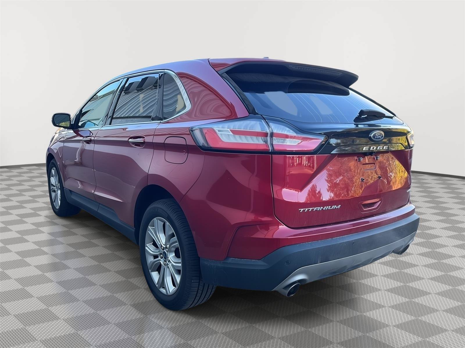 Used 2022 Ford Edge Titanium w/ Equipment Group 301A AWD/4WD image 28