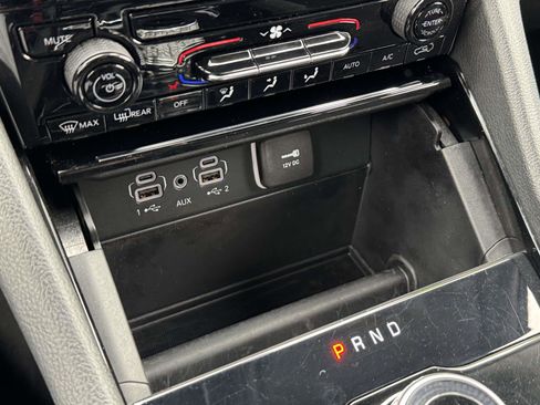 Used 2023 Jeep Grand Cherokee L Laredo image 13