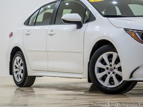 Used 2023 Toyota Corolla LE image 4