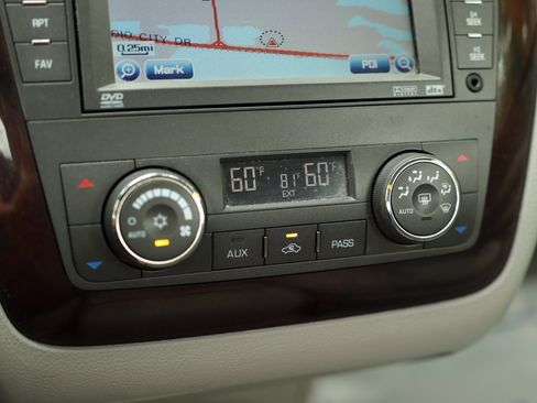 Used 2007 Cadillac DTS Luxury II image 17