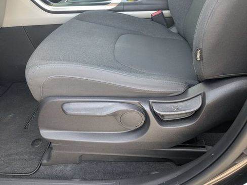 Certified 2023 Kia Carnival LX FWD image 16