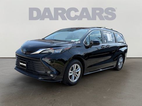 Certified 2025 Toyota Sienna XLE w/ XLE Plus Package AWD/4WD image 3