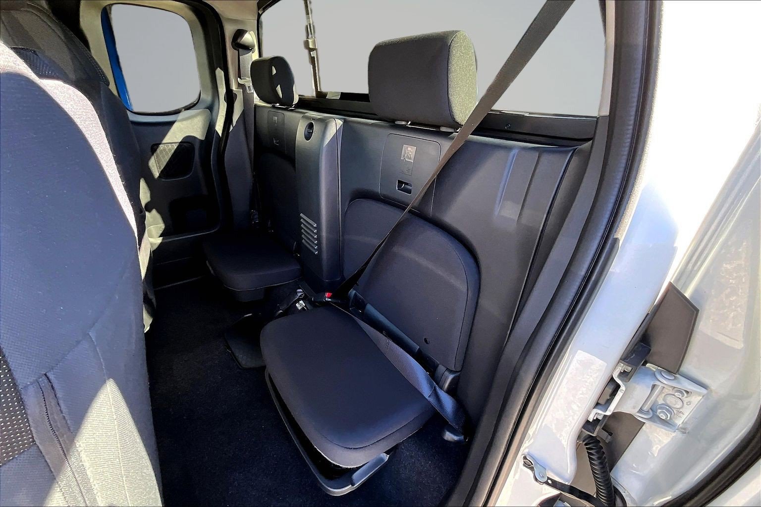 Used 2024 Nissan Frontier SV w/ SV Convenience Package RWD image 20