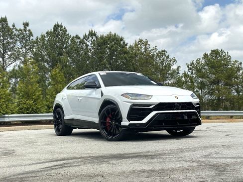 Used 2022 Lamborghini Urus image 2
