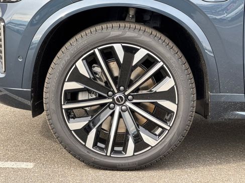 New 2026 Volvo XC90 T8 Plus w/ Protection Package Premier image 34