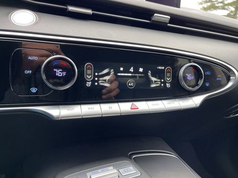 Used 2025 Genesis GV70 2.5T image 13