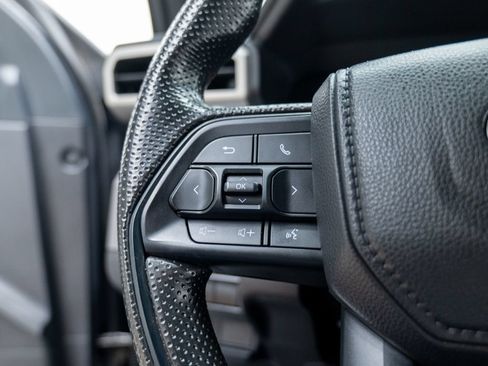 Used 2025 Toyota Tacoma SR5 AWD/4WD image 36