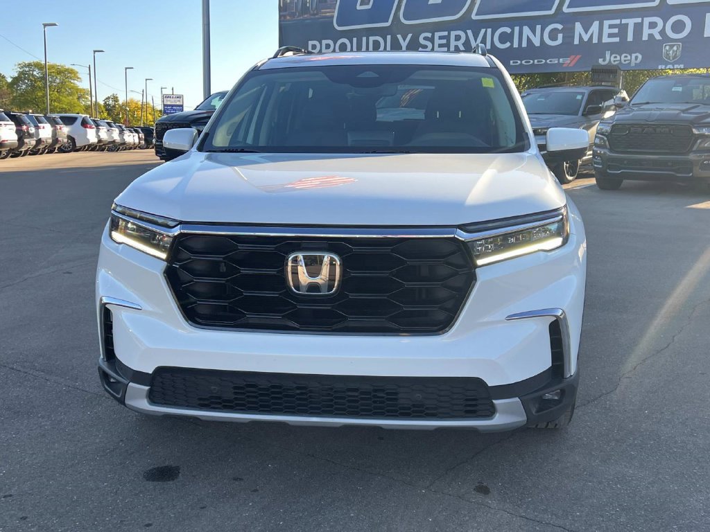 Used 2023 Honda Pilot Touring image 9